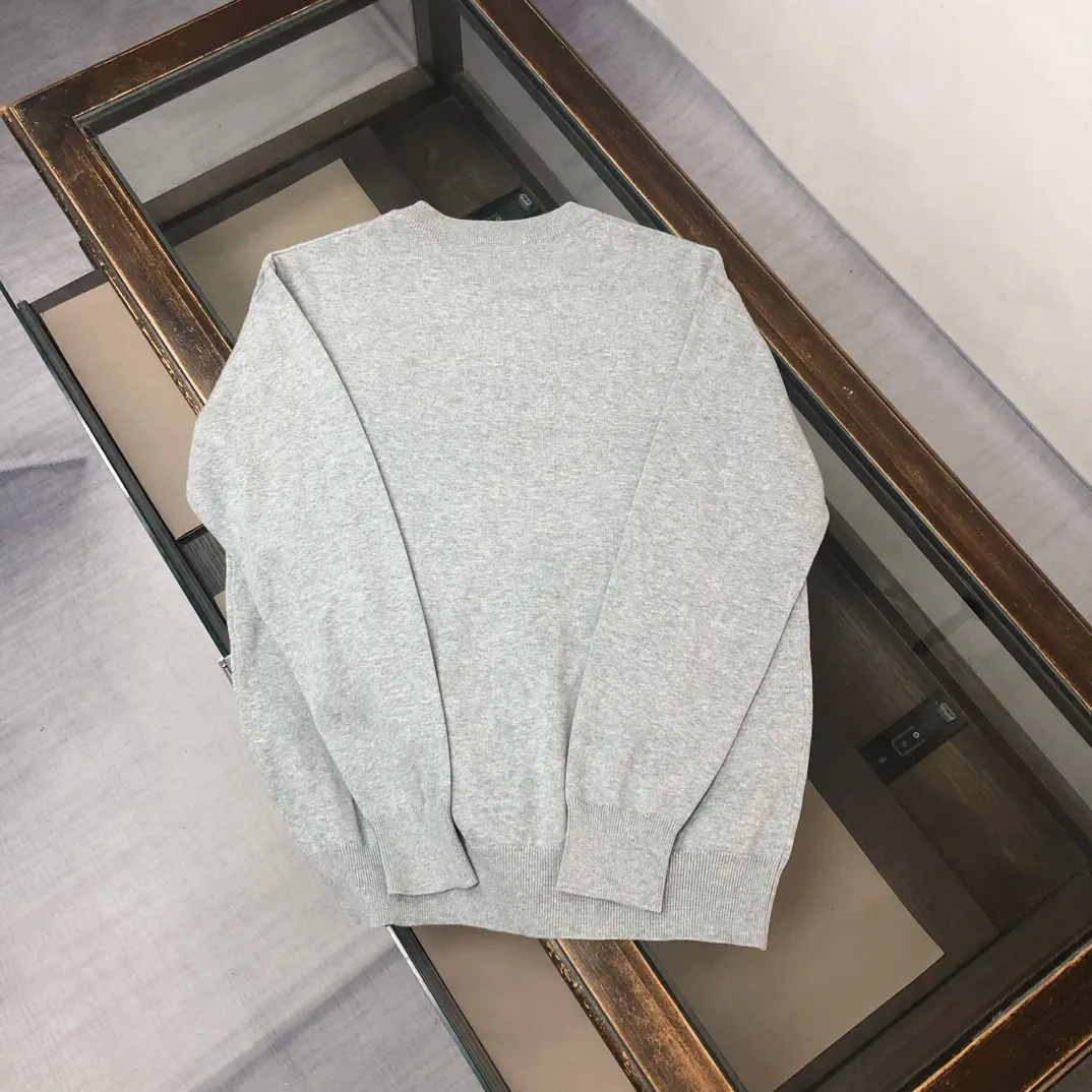 P190 STONE ISLAND 💥 Exclusive latest men's casual pullover knitted sweater ~ advanced customization, full of urban style, classic, simple and elegant round neck bottoming knitted sweater. Imported fabrics are soft and delicate, and are skin-friendly and comfortable to wear. A basic foundation is indispensable for men's wardrobes. They can be used to match various clothing anytime and anywhere to meet your daily needs. The design of the clothes is very simple, embellished with unique compass logo embroidery, fashionable and versatile⚠️⚠️✨✨A must-have item for men! All three standards are complete! Color: black, off-white, gray Size: M-3XL (please state your height and weight when placing an order)